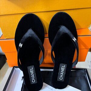 CHANEL Flip-flop sandals